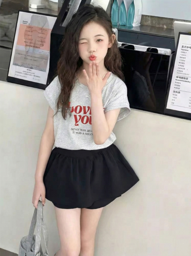 2603.8Sét quần váy kèm áo thun loving